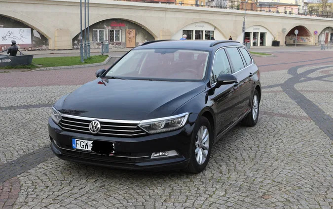 volkswagen passat wiązów Volkswagen Passat cena 59000 przebieg: 193000, rok produkcji 2017 z Wiązów